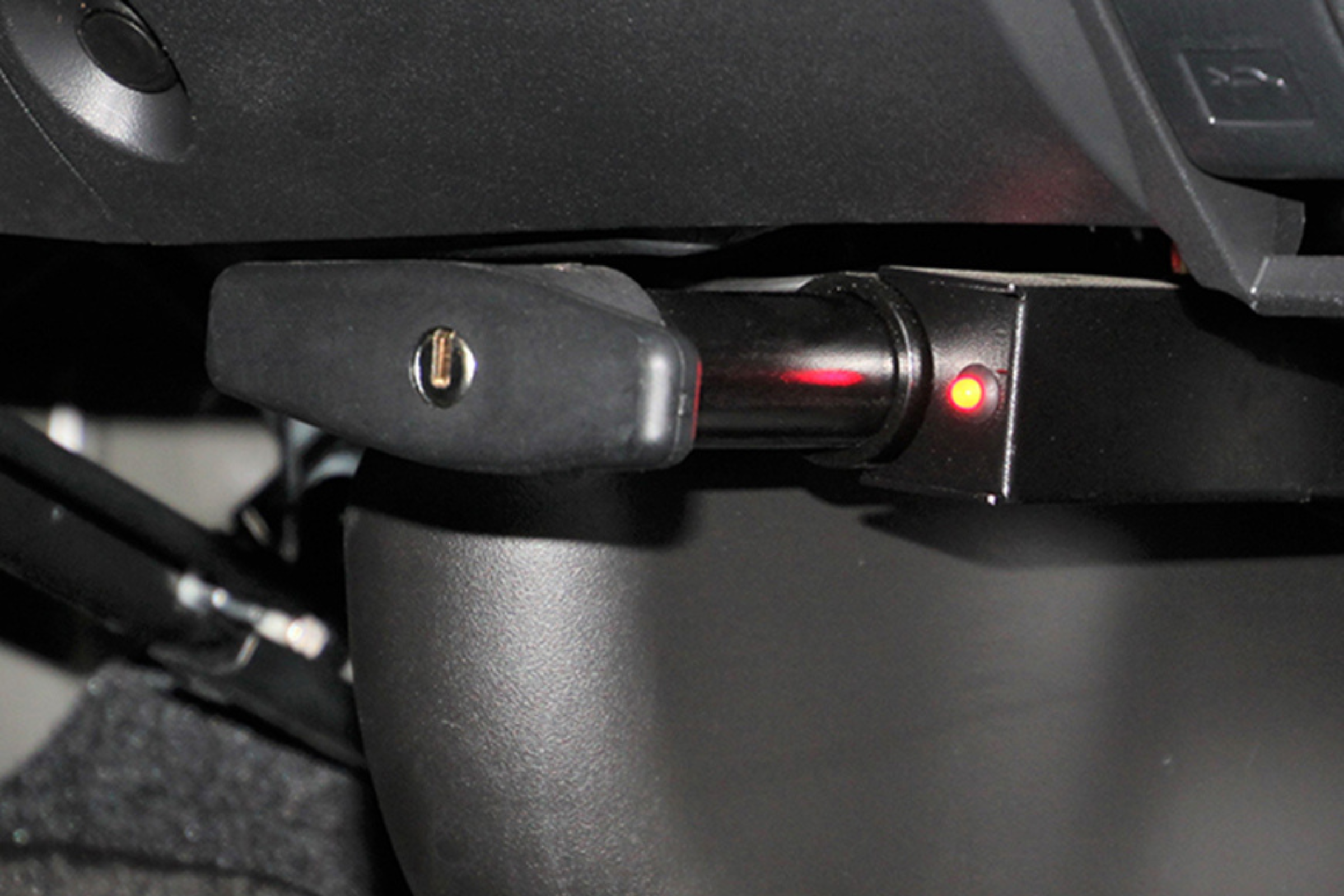 ハイエース】ブレーキペダルロック HIACE