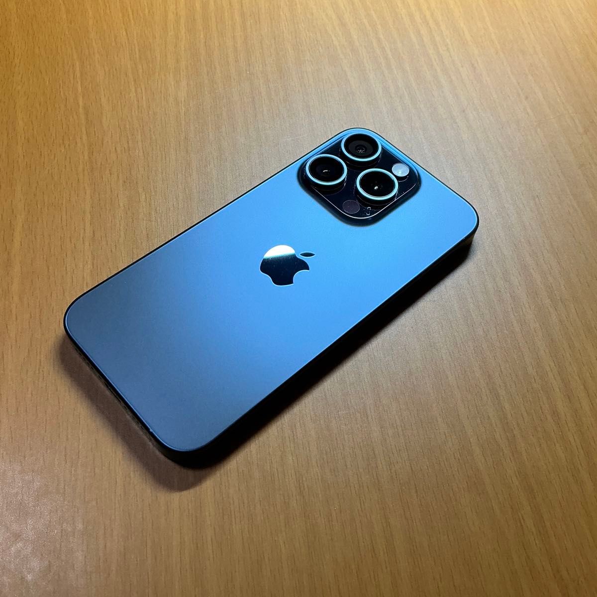 Apple iPhone 15 Pro 256GBブルーチタニウム カナダ版 Refurbished